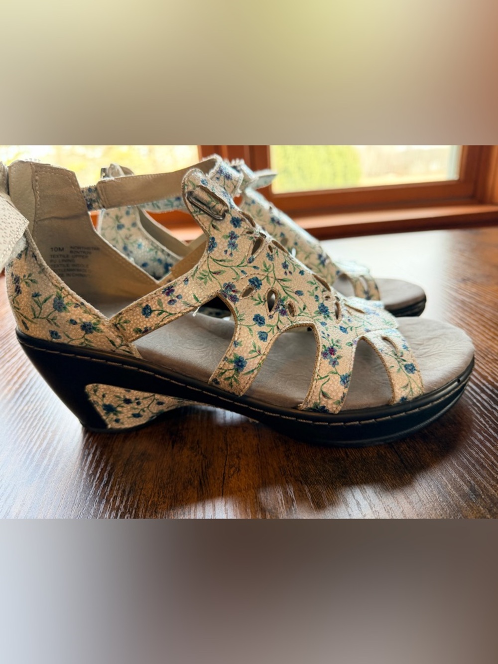 JBU by Jambu Northstar Laser-Cut Wedge Sandal size 10Medium